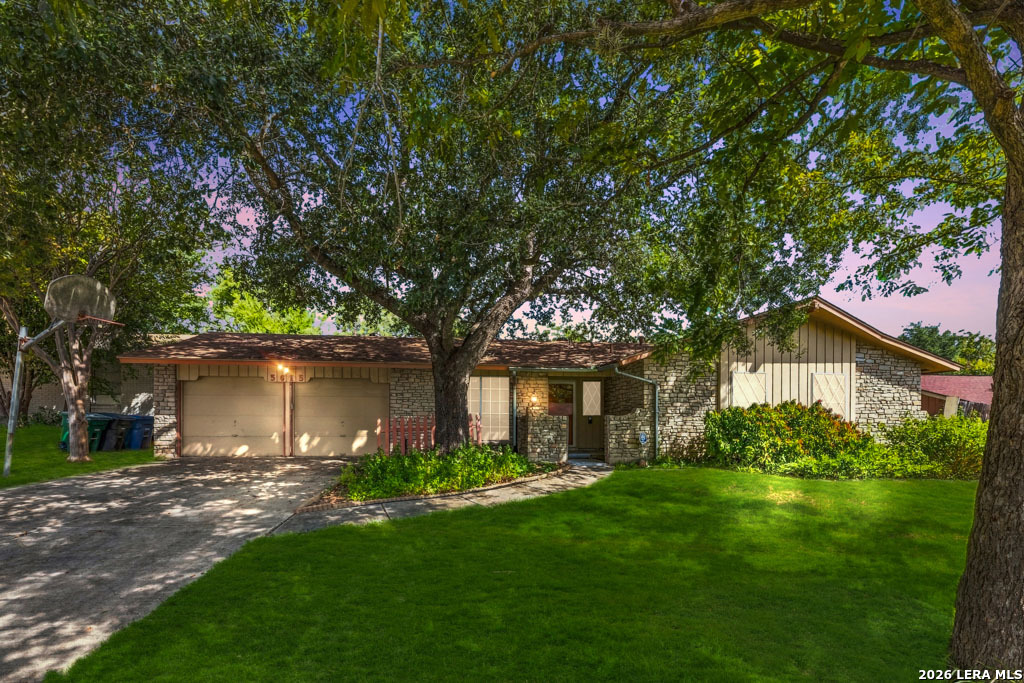 5615 Gillis — photo