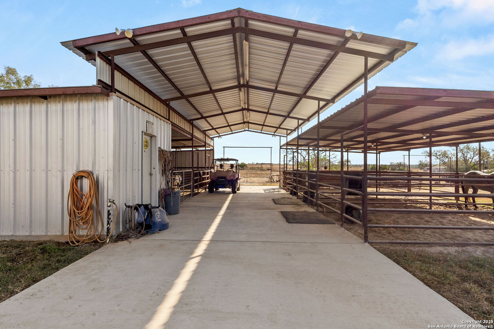 10055 FM 467 — photo