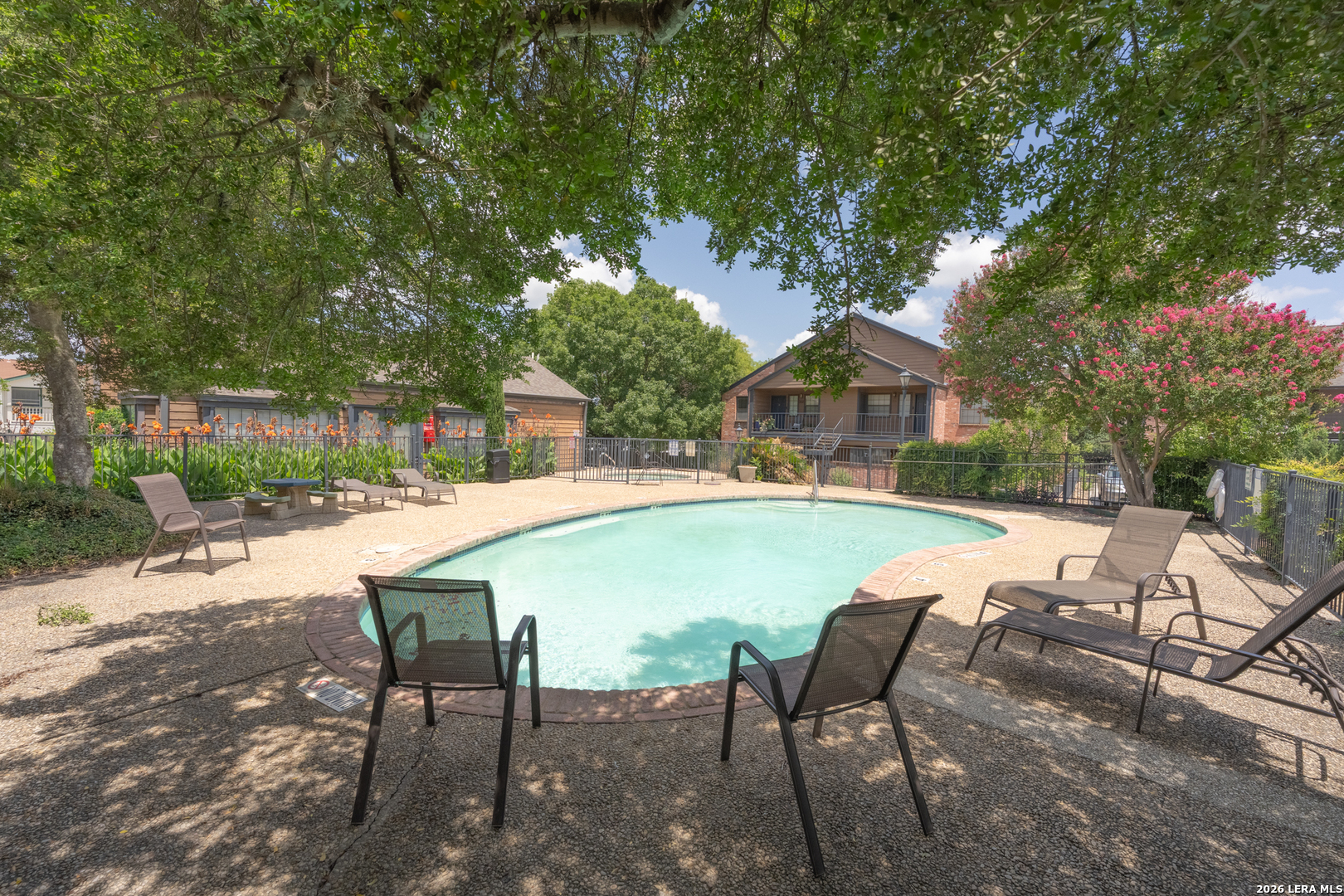 4803 Hamilton Wolfe 310 — photo