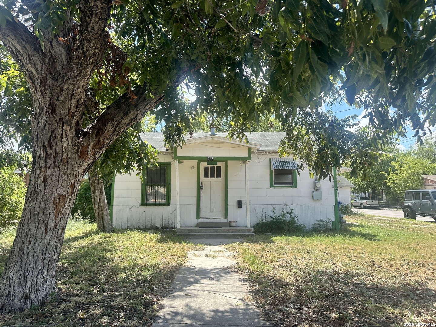 738 W Harding — photo