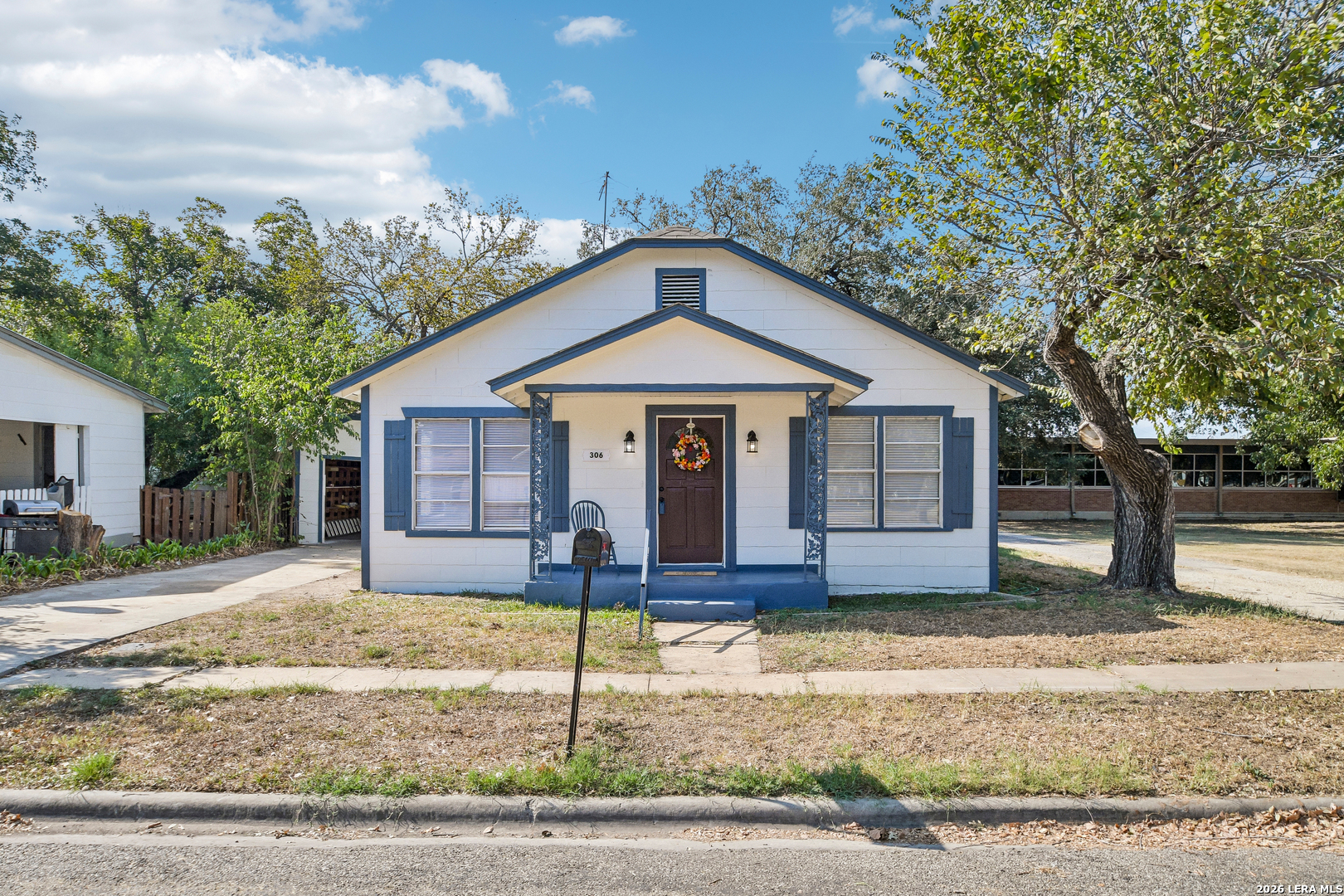 306 E Bowie Street, Luling, TX 78648 — photo 2