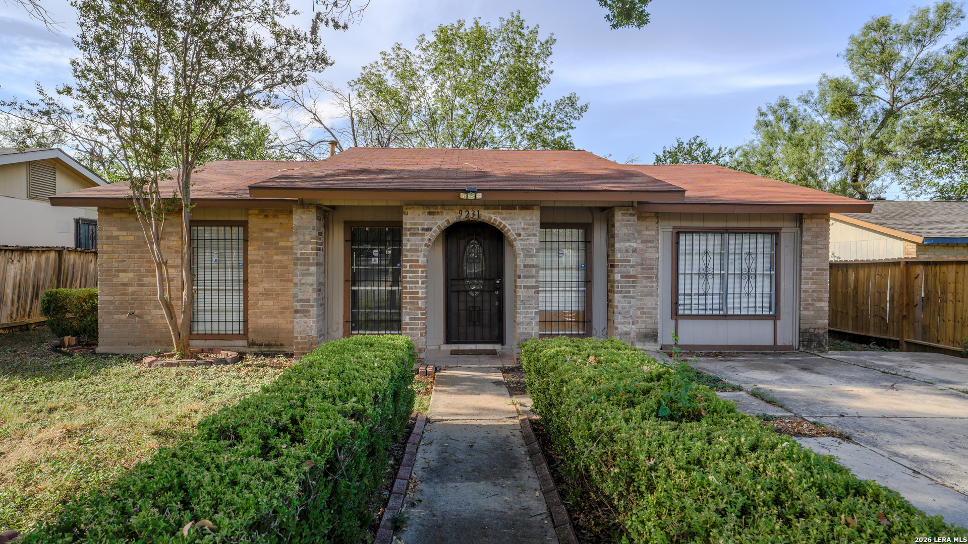9231 Port Victoria Street — photo