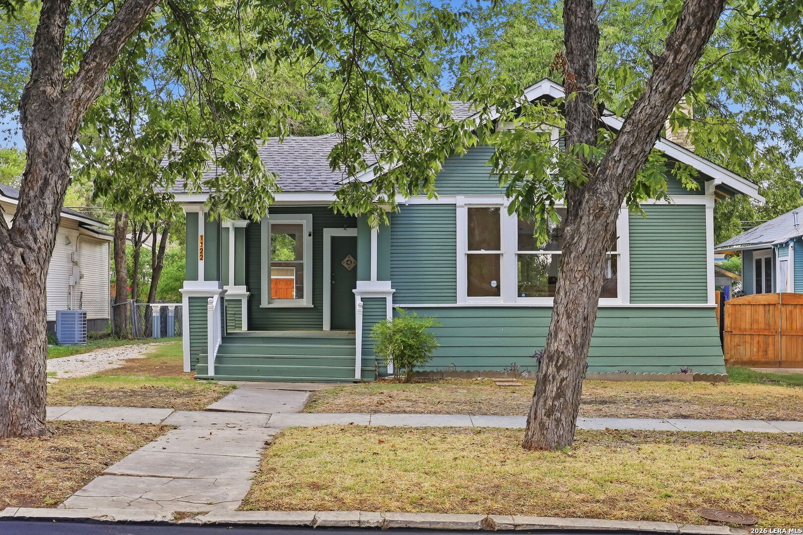 1122 W Mulberry — photo