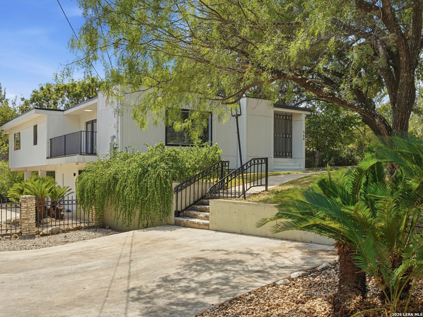 568 W Quill Drive — photo