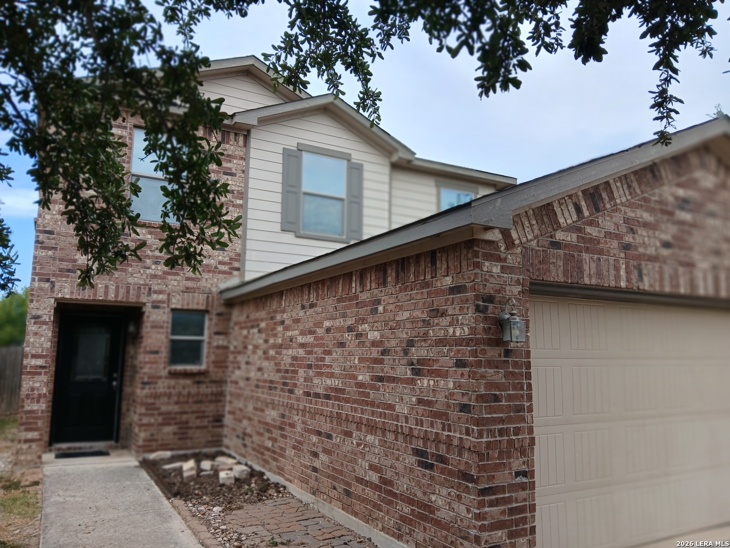 2131 Flora Vis — photo