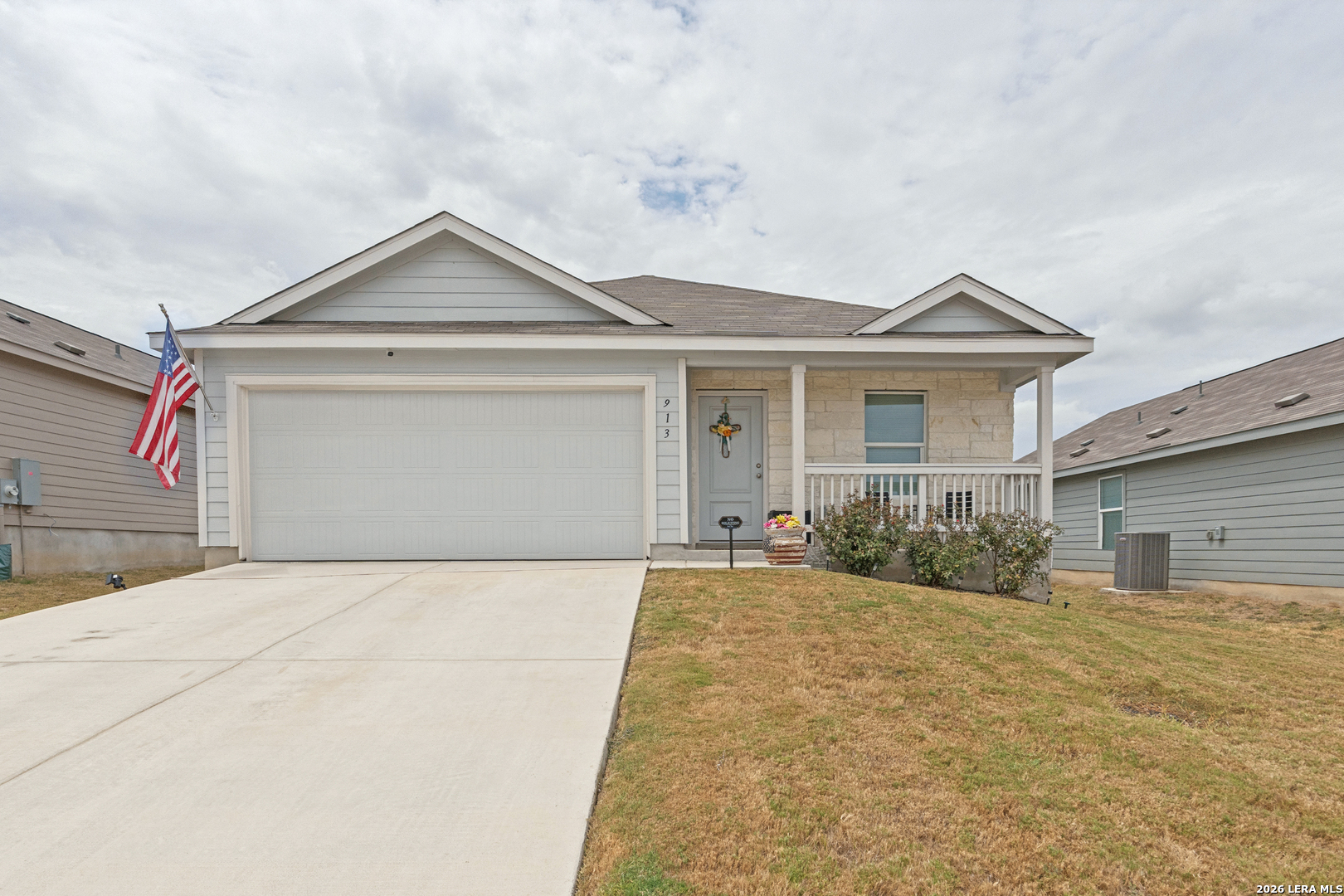913 Riviera Court — photo