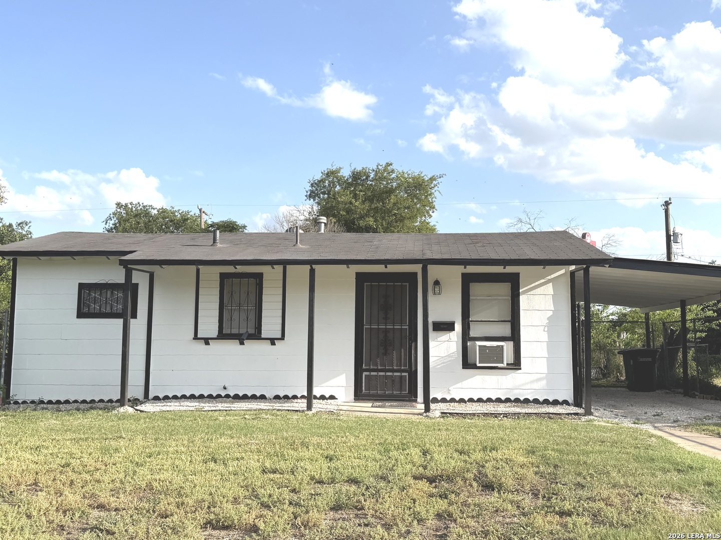 122 Waugh — photo
