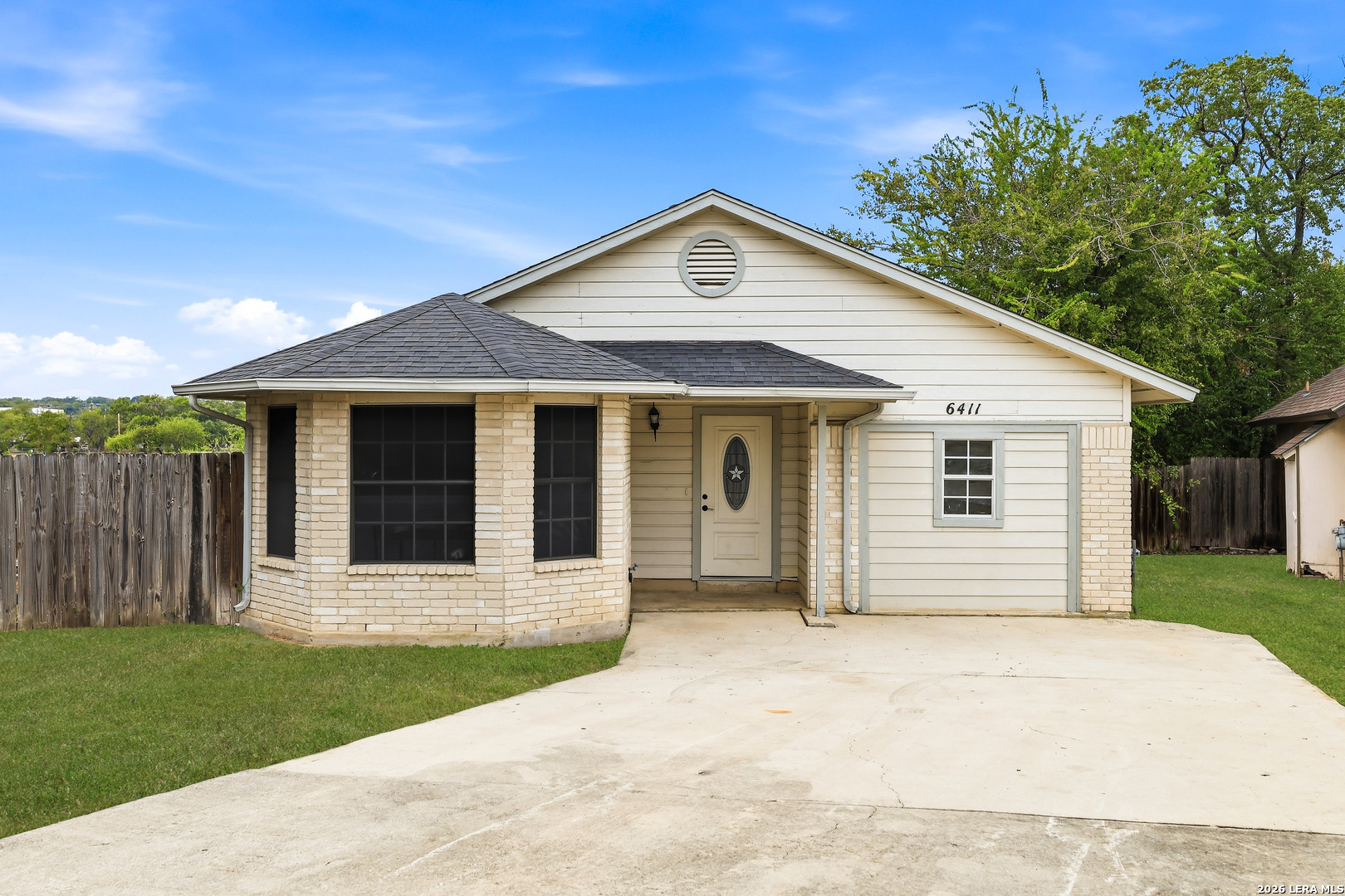 6411 Royalty Point — photo