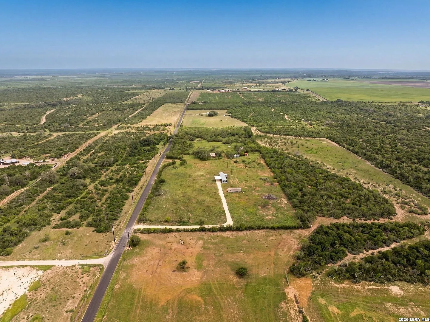 2759 County Road 467, Devine, TX 78016 — photo 2