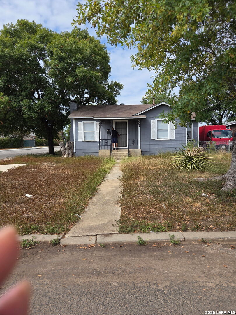 901 E Dullnig Court — photo