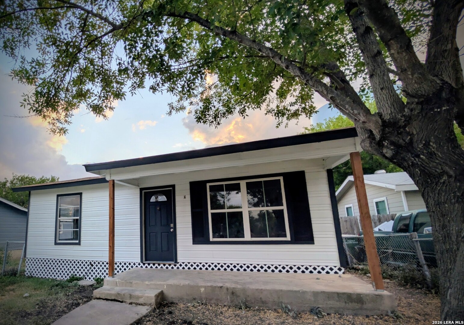 911 Topaz Street — photo