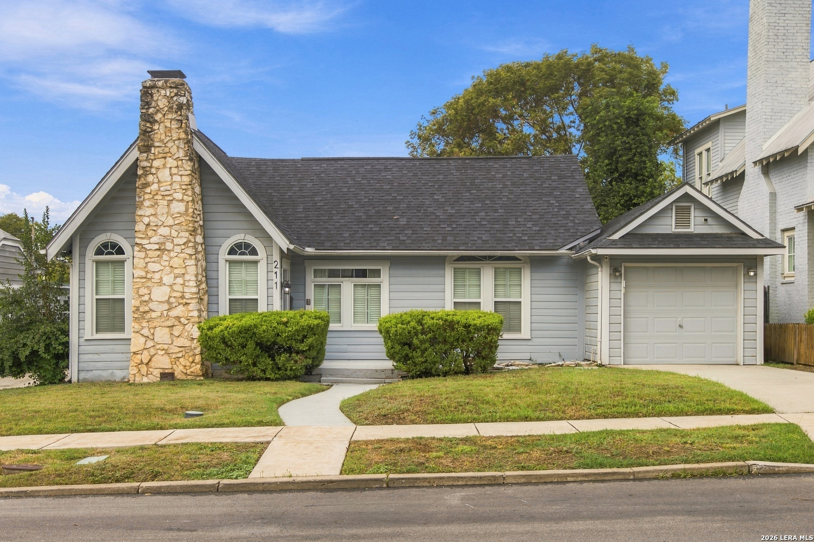 211 W Norwood Court — photo