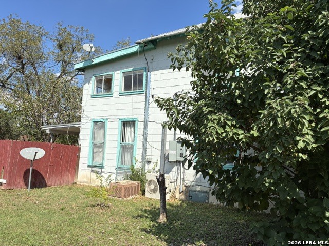 136 E Doughty Street, Uvalde, TX 78801 — photo 2