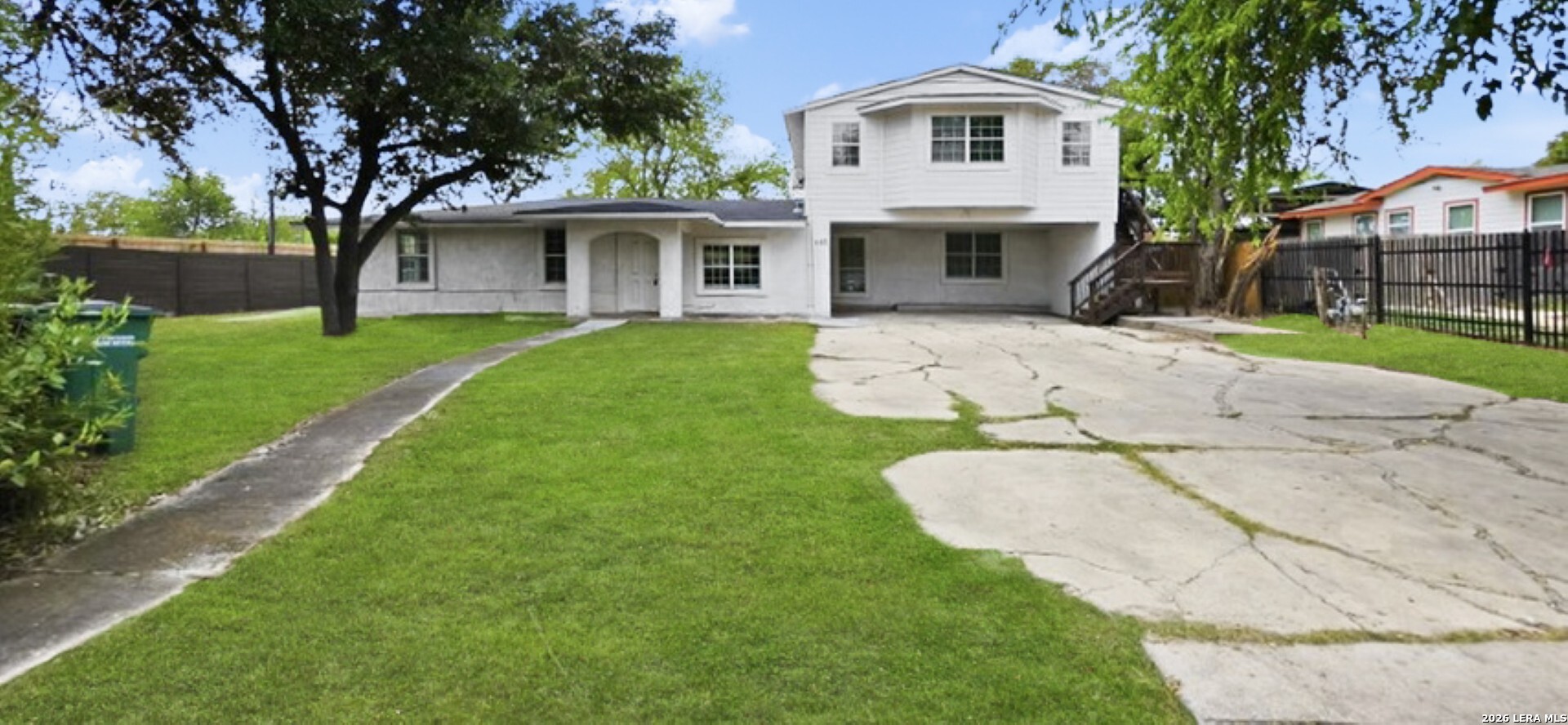 645 W Broadview Drive — photo