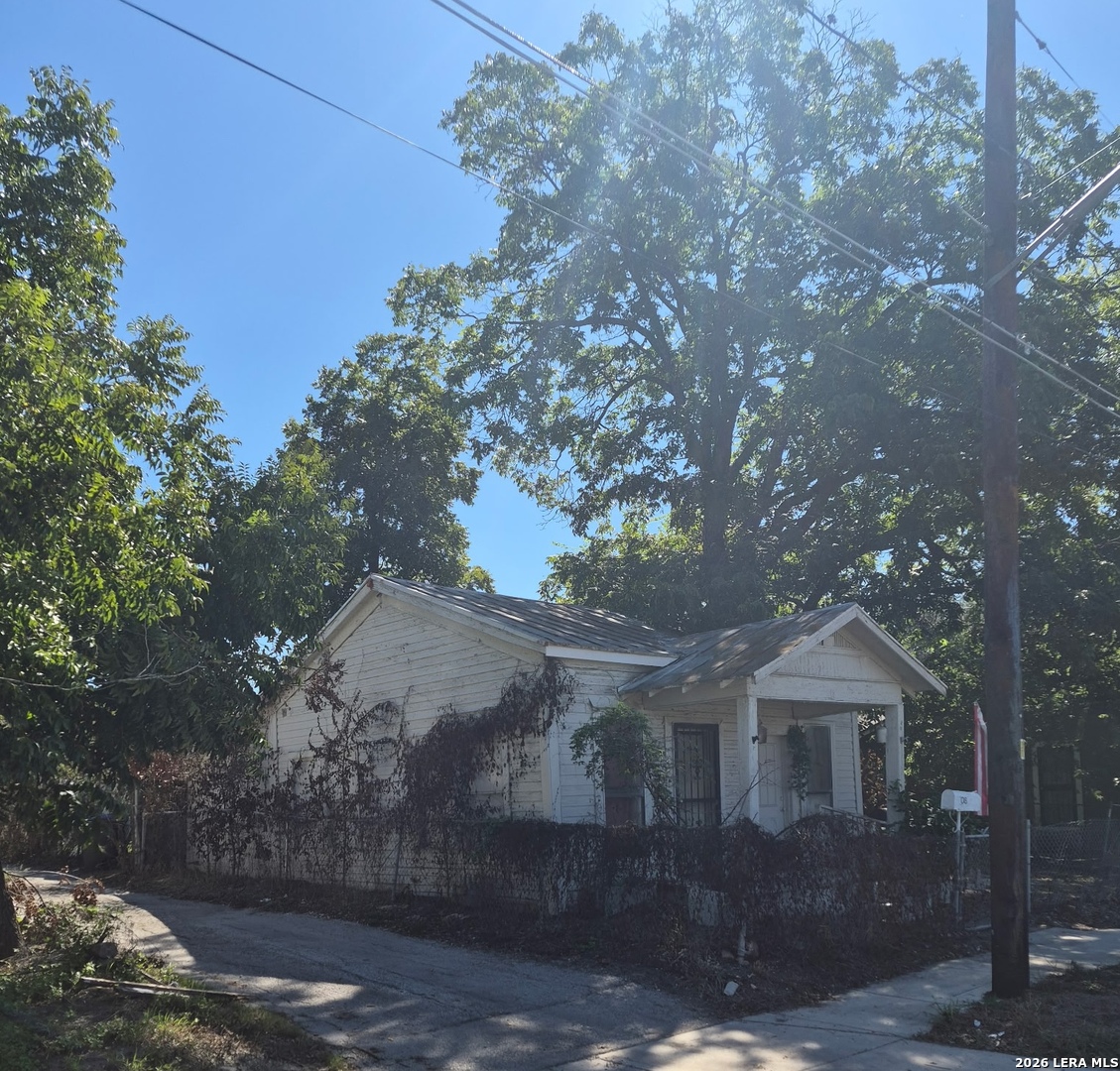 208 N Mesquite Street — photo