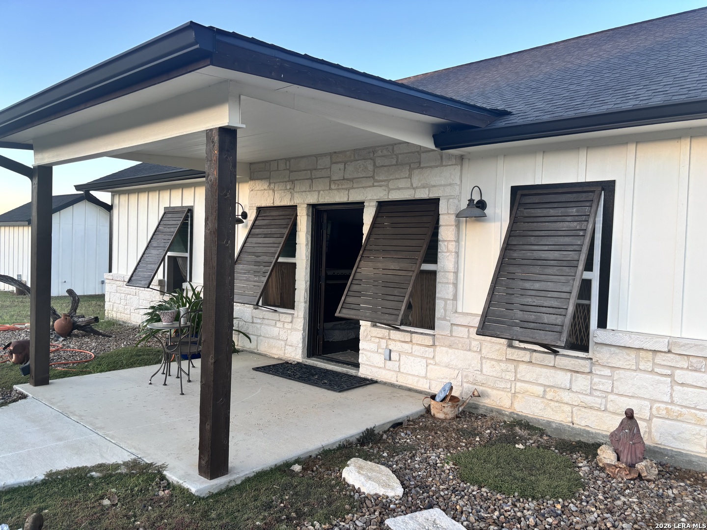 13137 FM 775 — photo