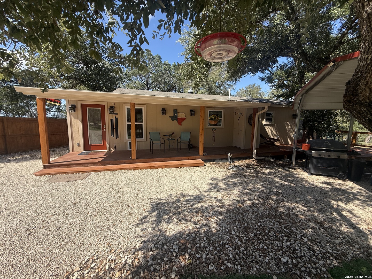 777 Robindale W — photo