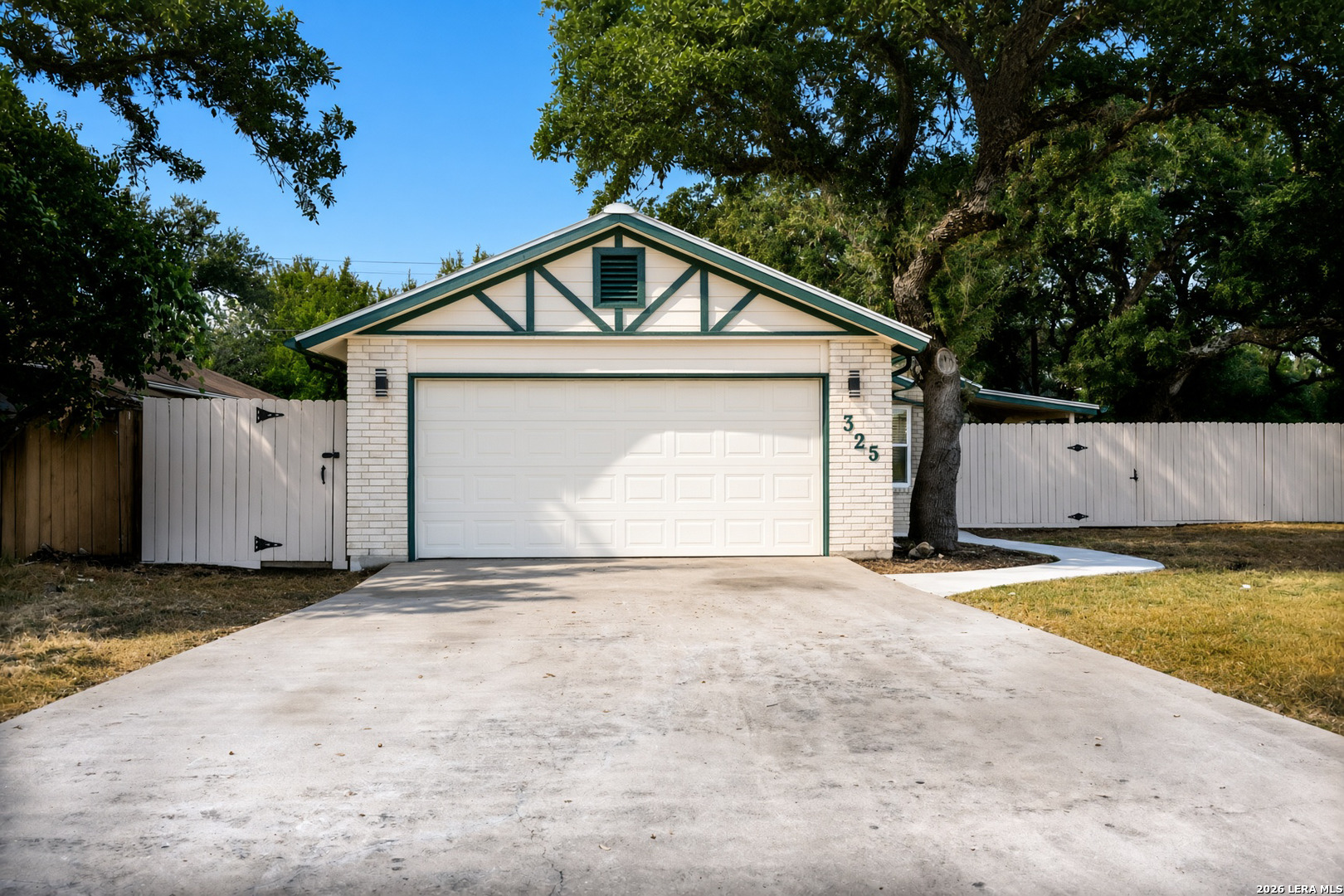 325 Bentwood Drive — photo
