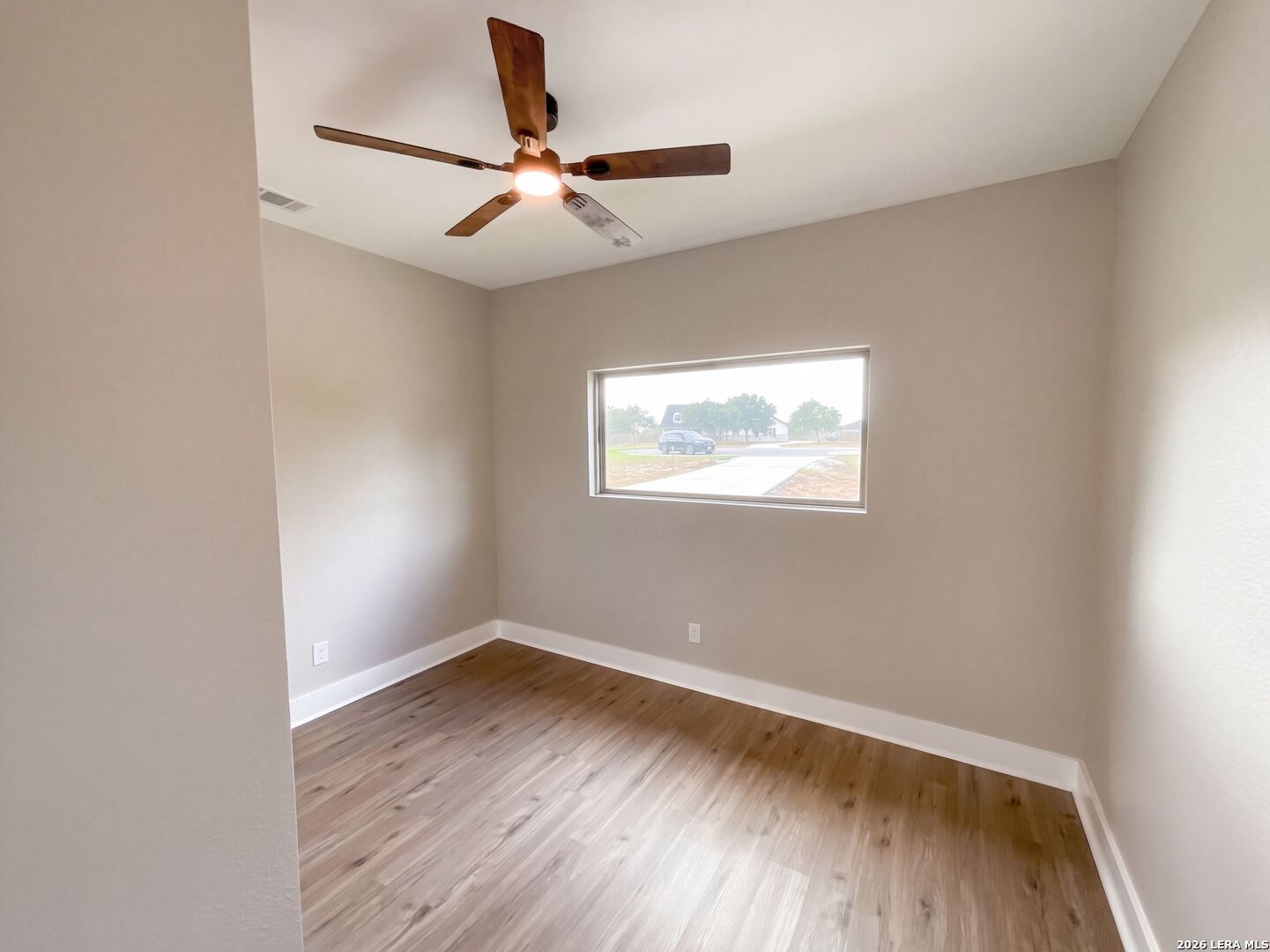 185 E Medium Meadow Drive, Lytle, TX 78052 — photo 3
