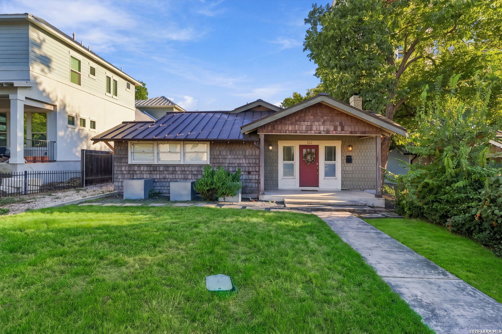 122 Davis Court — photo