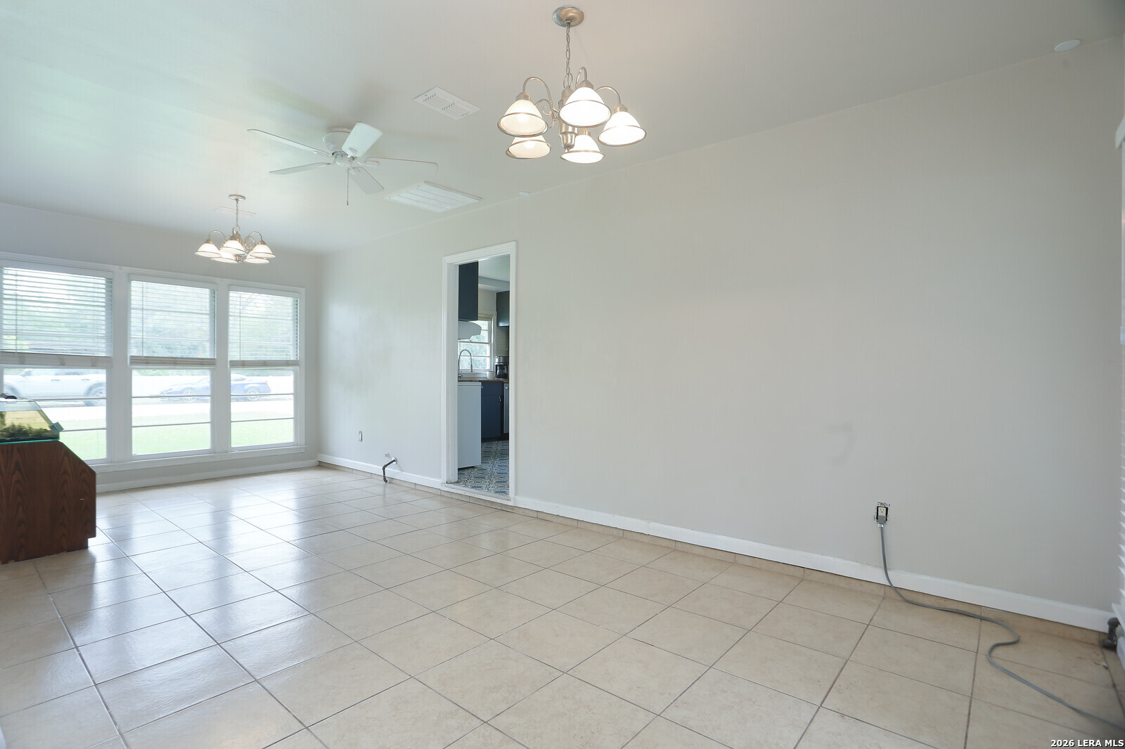 621 E Hackberry, Seguin, TX 78155 — photo 3