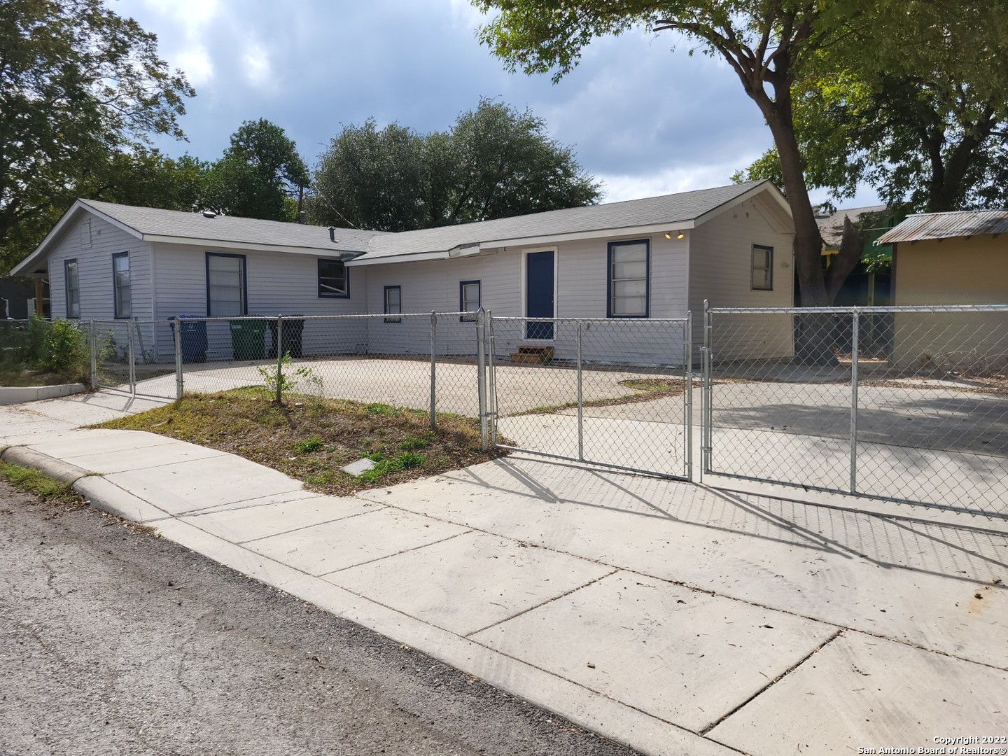 703 Milvid Avenue Unit B — photo