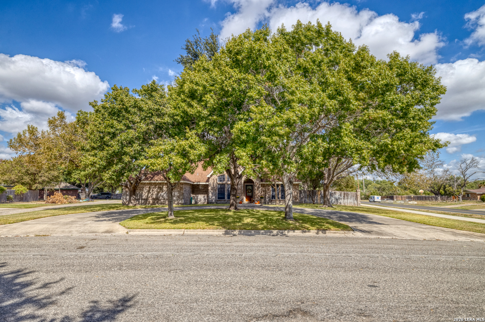 2130 Hackberry Drive, Uvalde, TX 78801 — photo 2