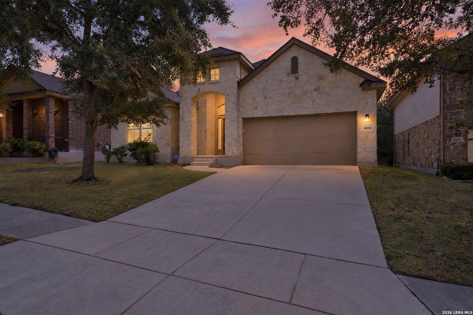 6243 Ozona ML — photo
