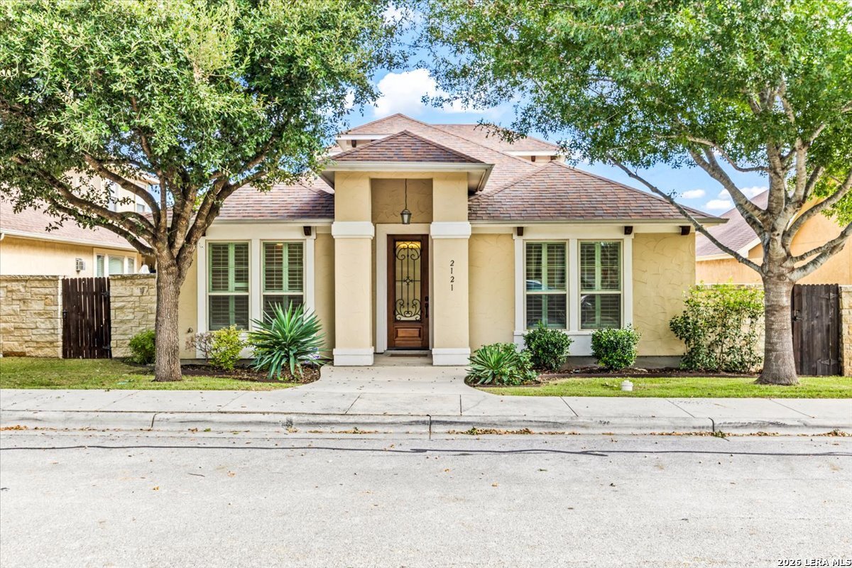 2121 Pecan Leaf — photo