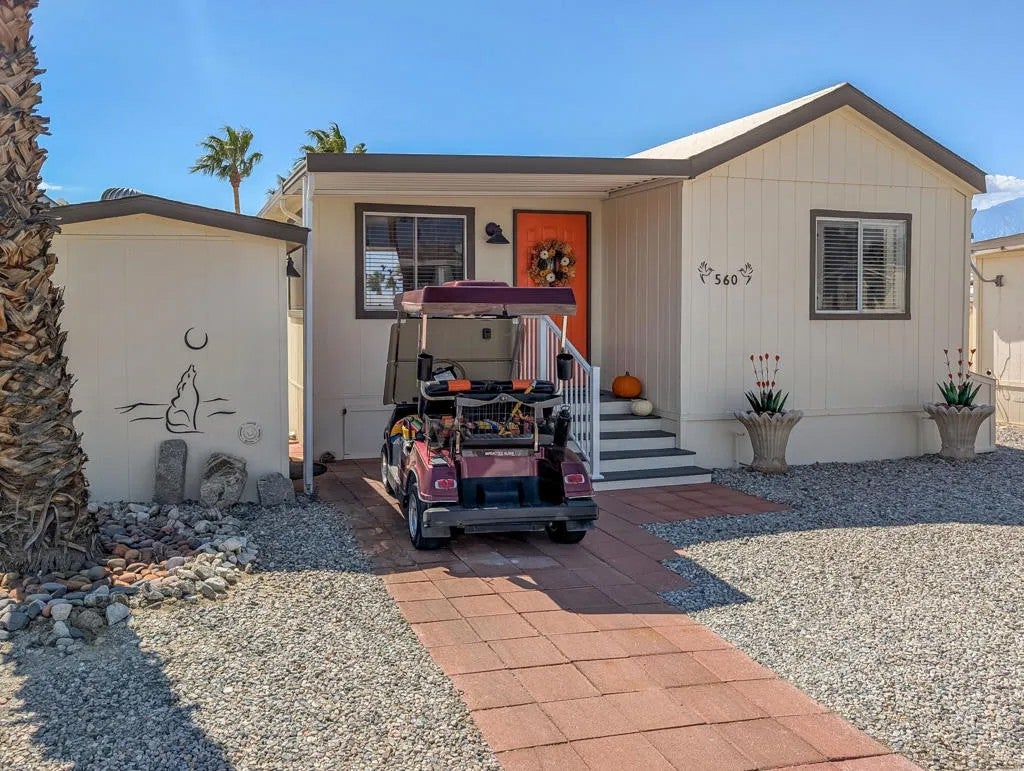 70200 Dillon 560 — photo