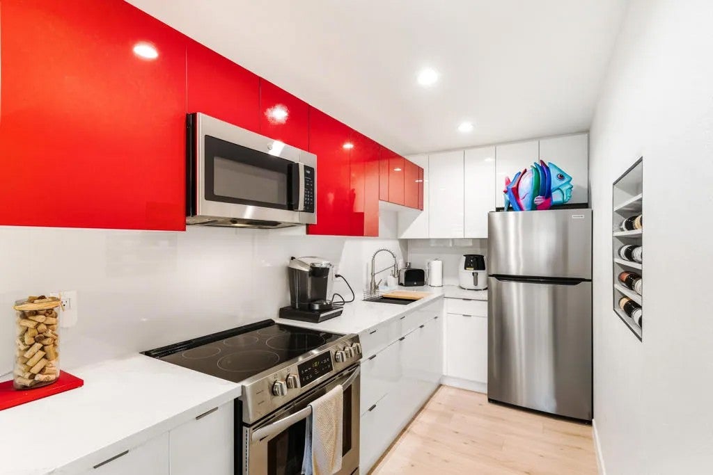 2812 N Auburn Court F201 — photo