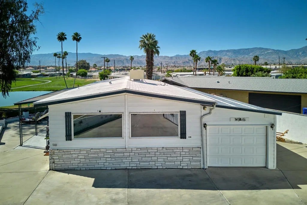 73211 Broadmoor — photo