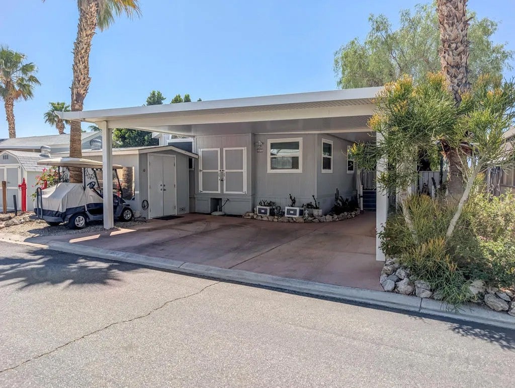 70200 Dillon 665 — photo