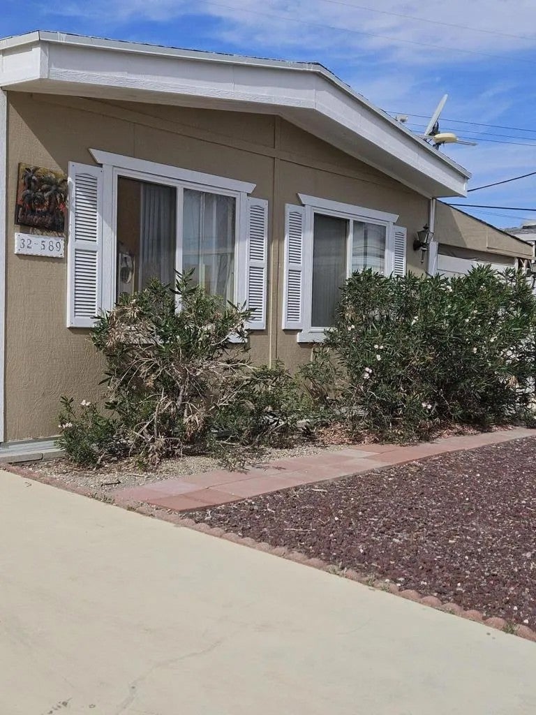 32589 Flagstaff — photo