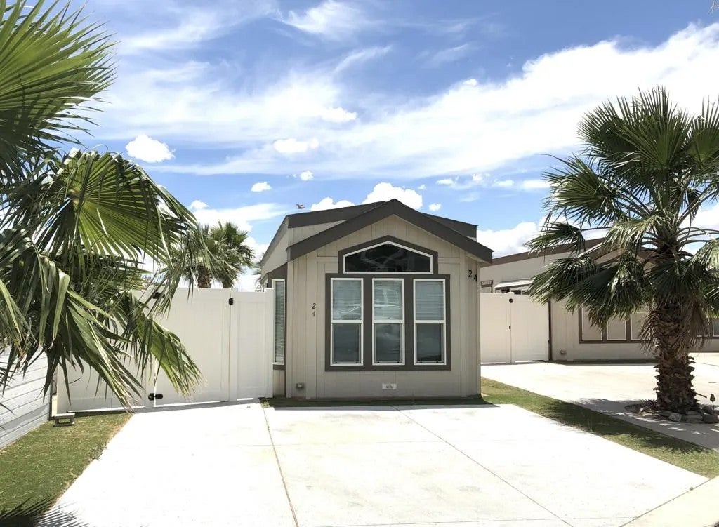 74711 Dillon Rd Spc 24 — photo