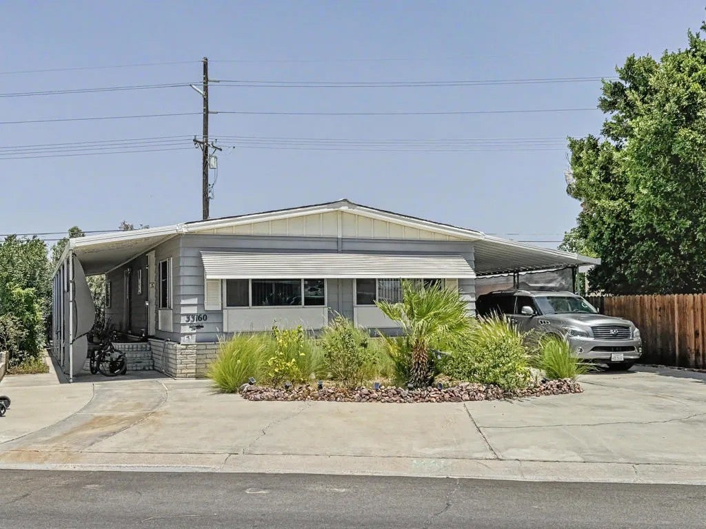 33160 Westchester — photo