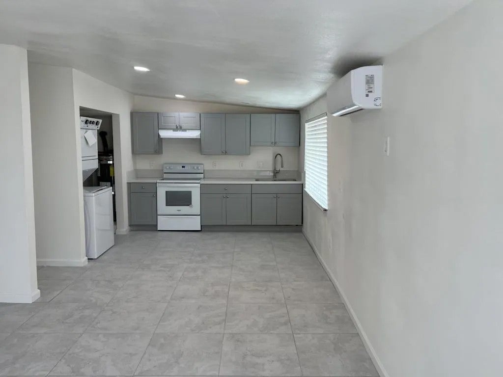 2542 Sea View Drive 4 — photo