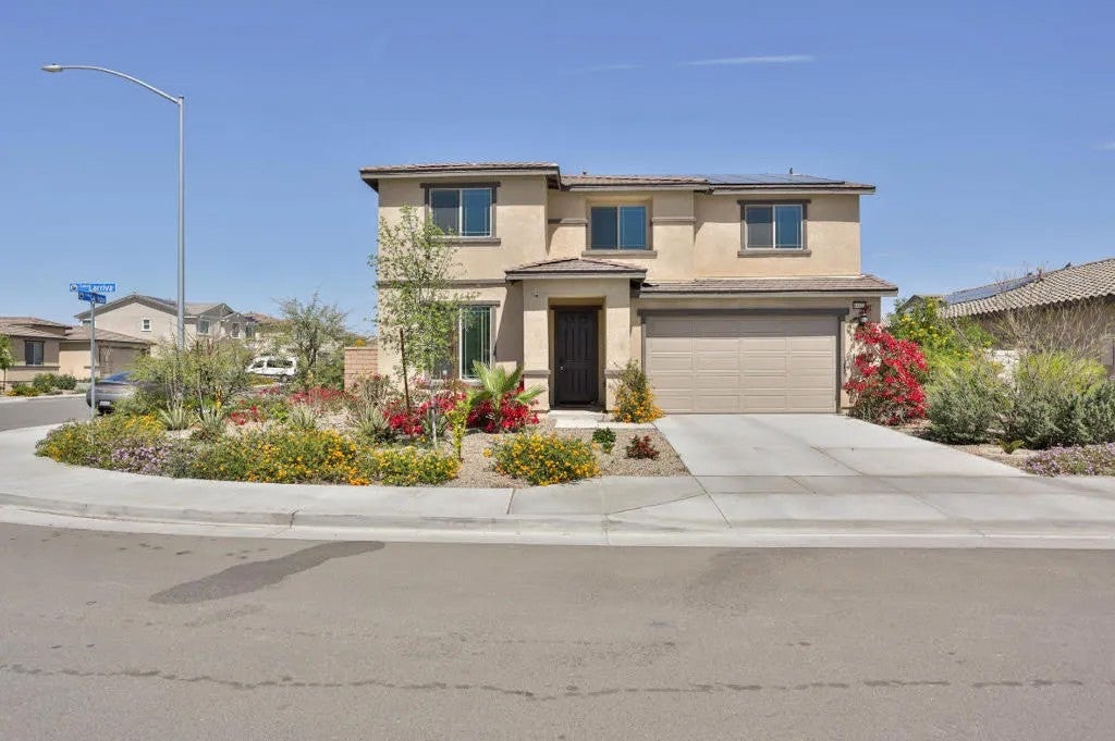 84422 Calle Larriva — photo
