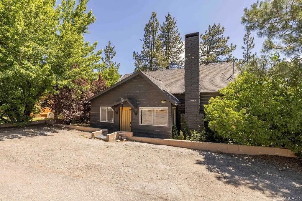 615 Chipmunk Lane — photo