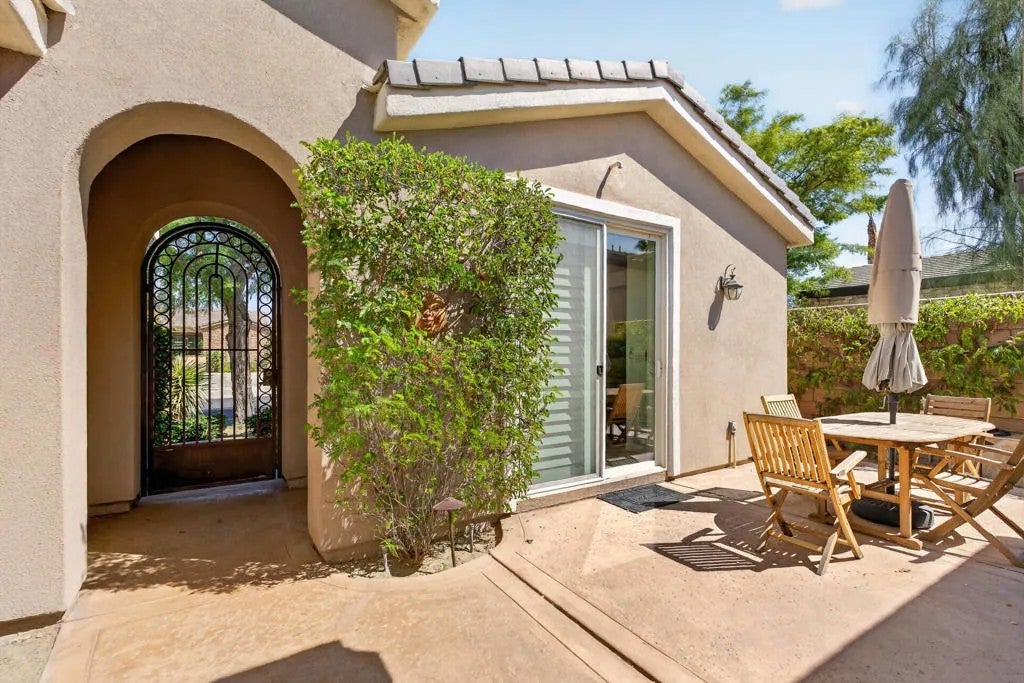 60419 Honeysuckle Street — photo