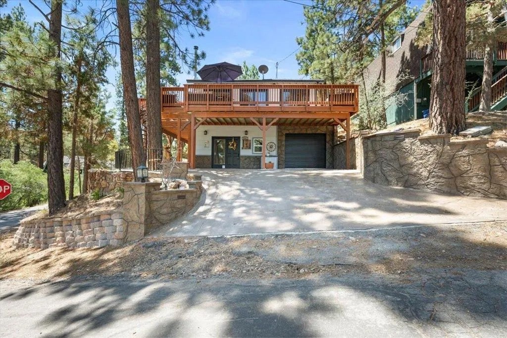 300 Hilltop Lane — photo