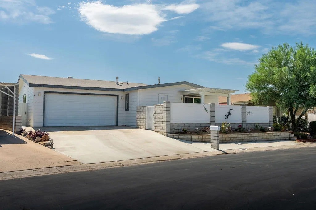 73531 Cabazon Peak — photo