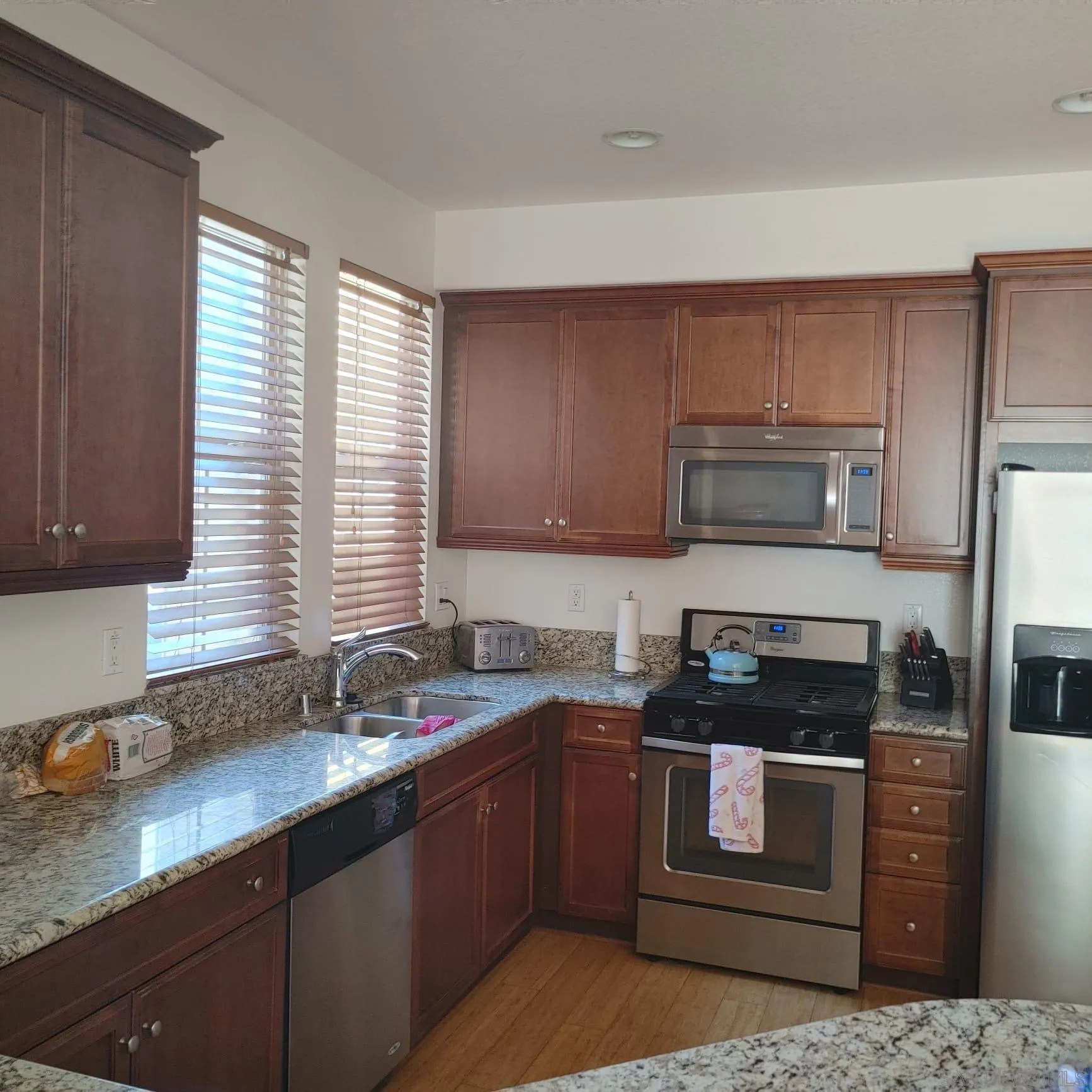 1875 Champagne Ct — photo