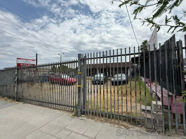 925 W Main St — photo