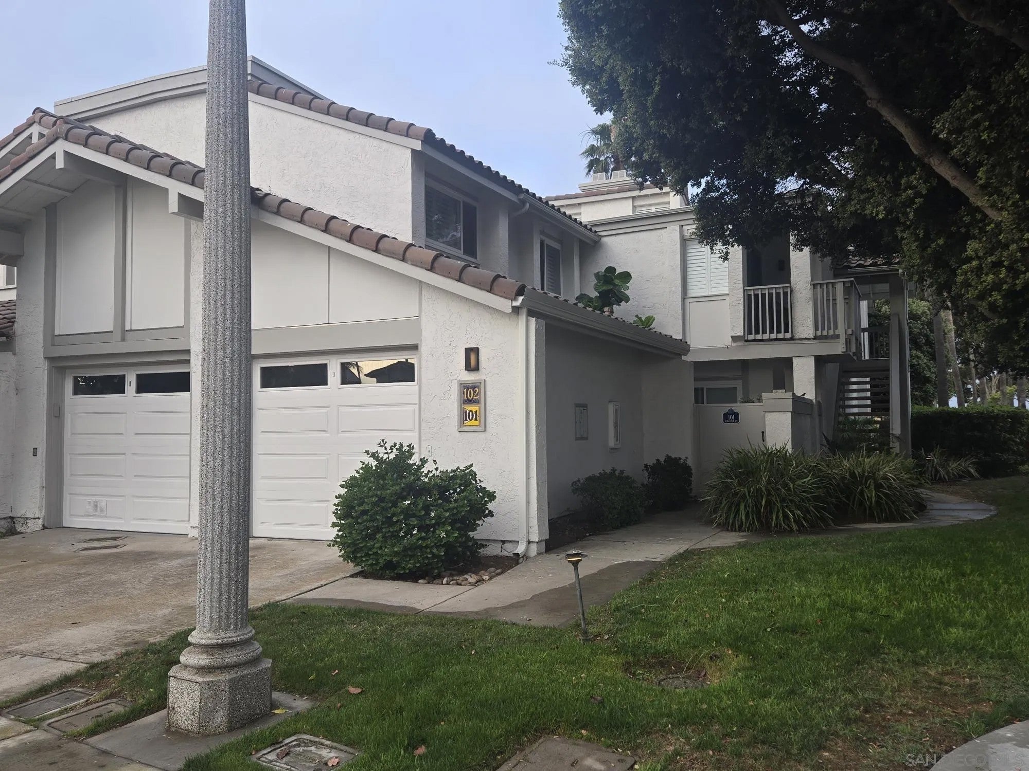101 Kingston Court West — photo
