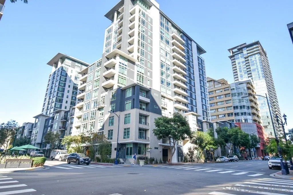 425 W Beech Street 408 — photo