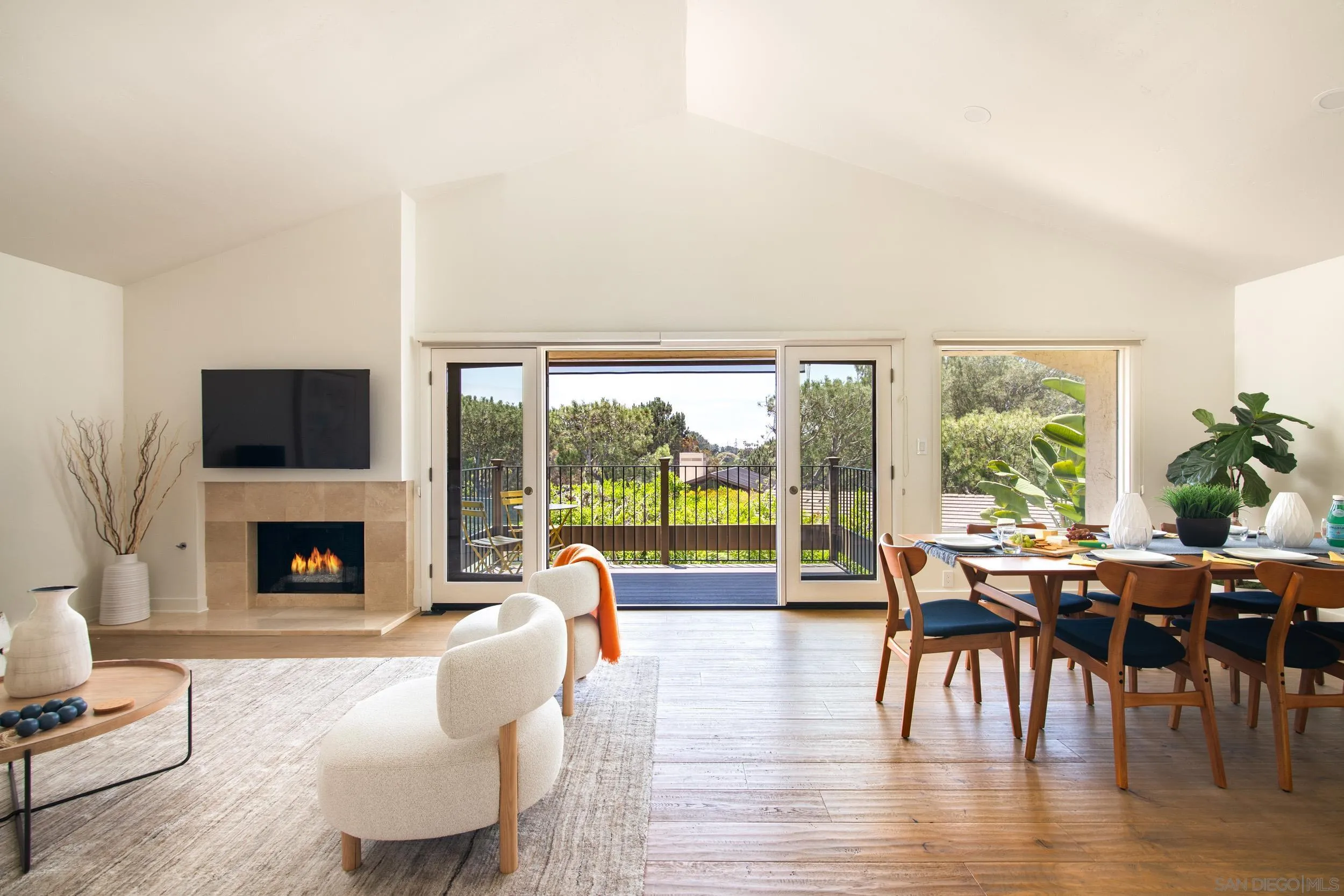 2452 Azure Coast Dr — photo