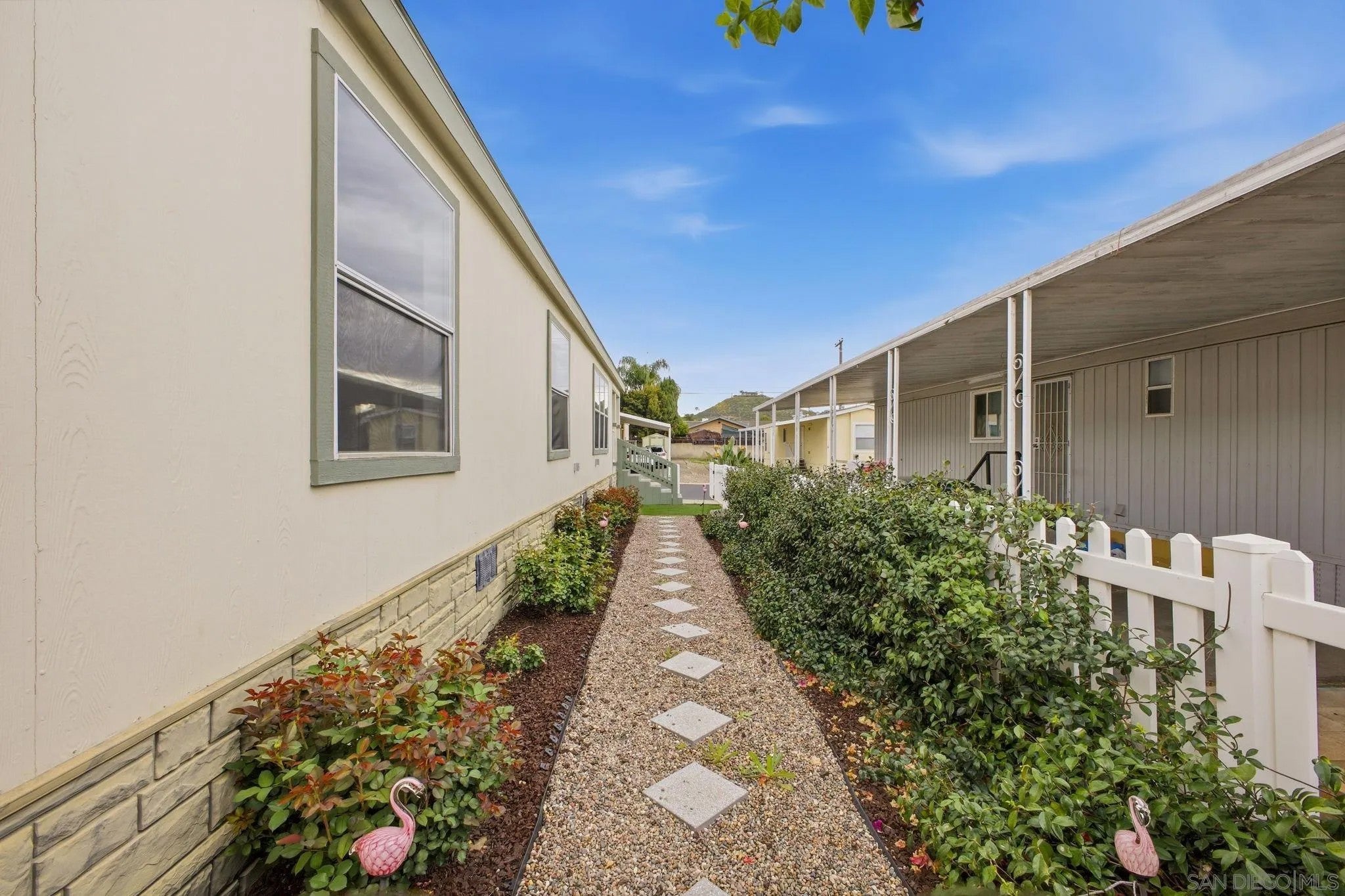 450 E Bradley 68 — photo