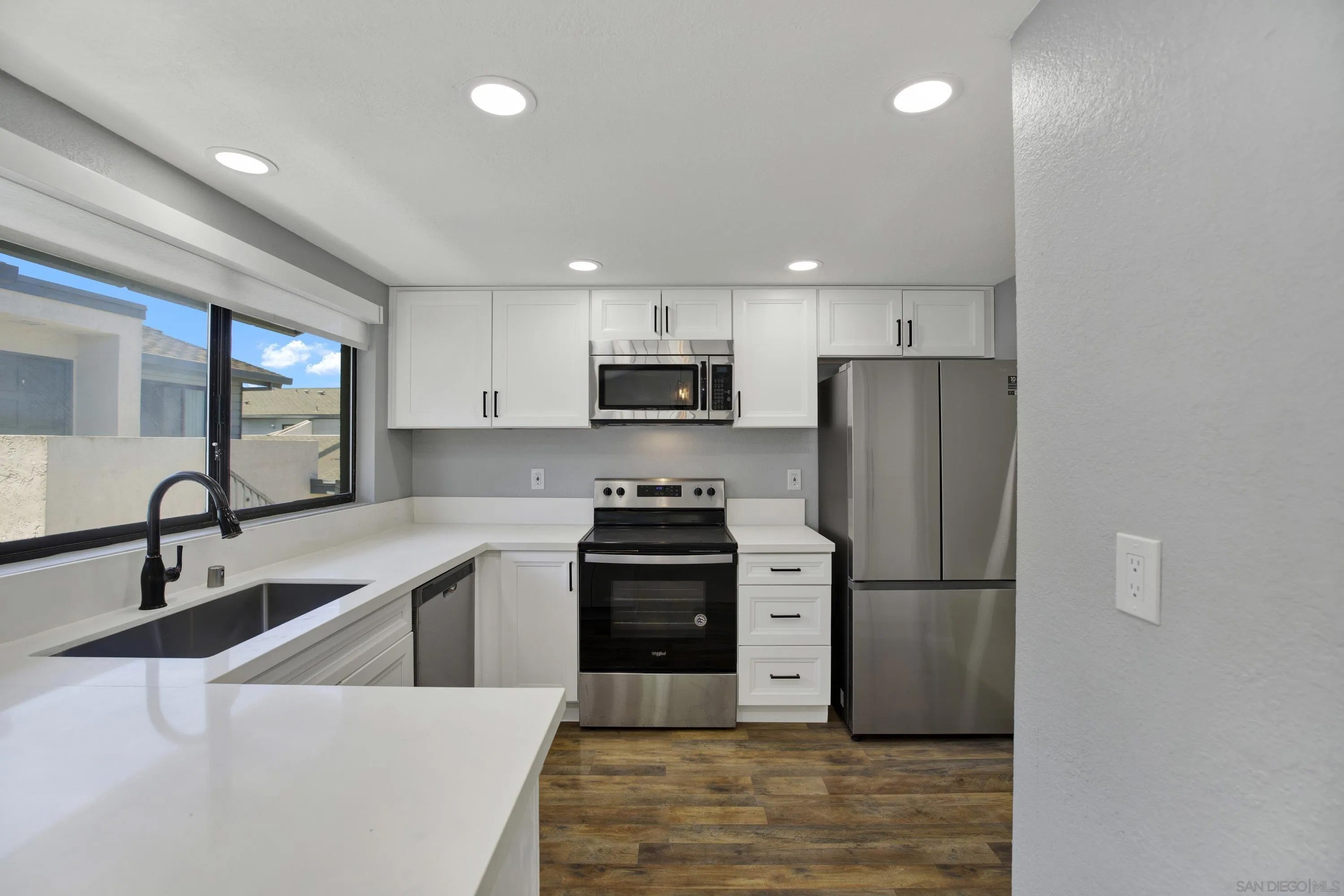8878 Regents Road 201 — photo