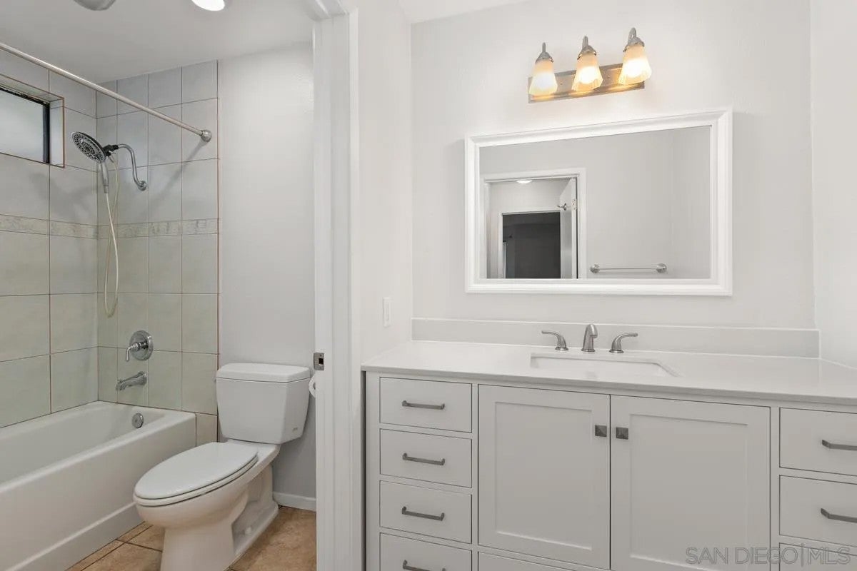 8308 Regents Rd 1O — photo